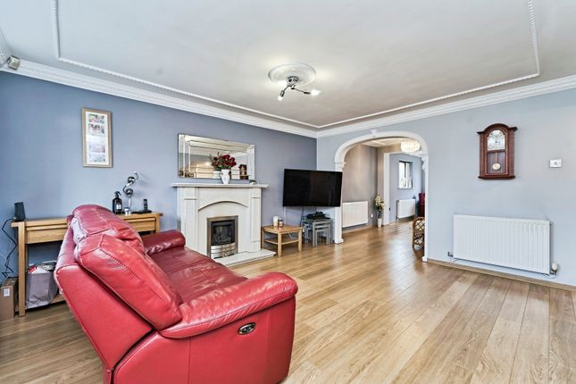 2, Dewberry Drive, West Midlands photo 2