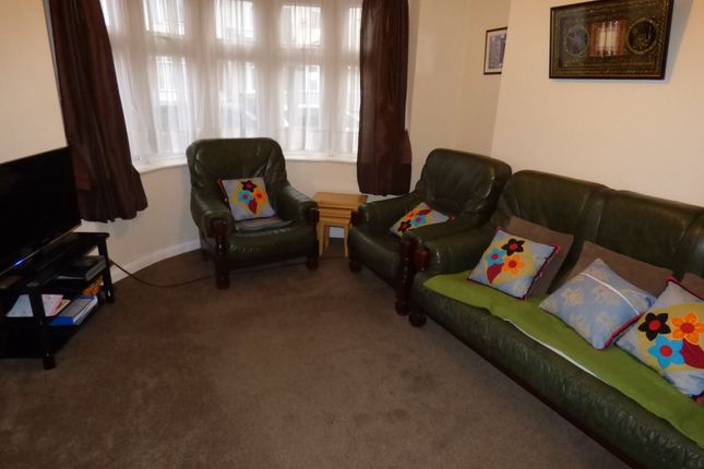 31 Chester Avenue, Luton photo 3