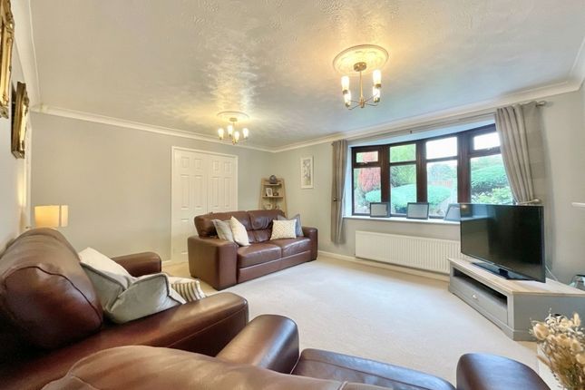 4 Newburn Grove, Stoke-On-Trent photo 2