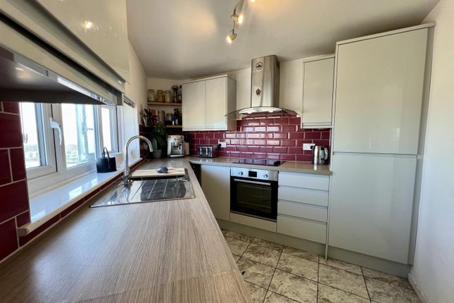 4 West Point, Marine Parade West, Lee-On-The-Solent photo 3