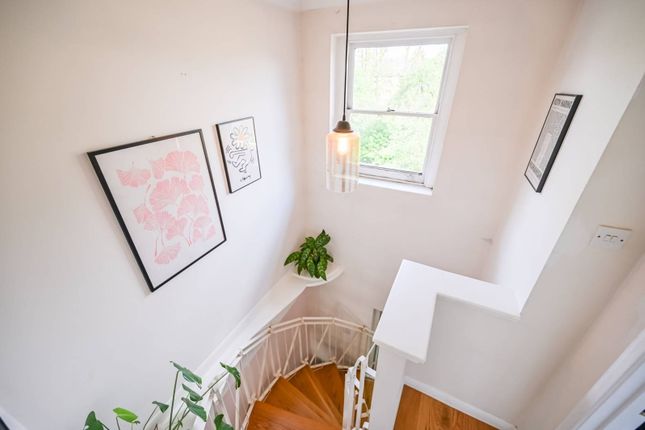 Cottage for sale in Abbots Terrace N8, Crouch End, London,