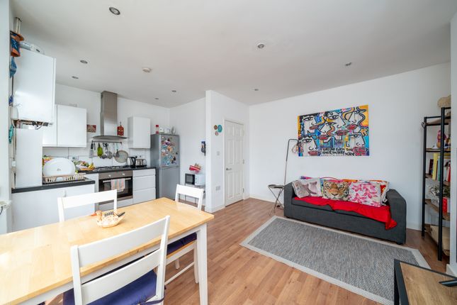 60A, Bishops Park Road, London photo 2