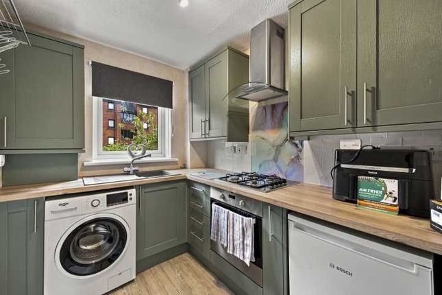109d Budhill Avenue, Glasgow photo 3