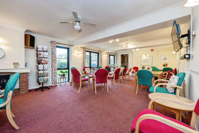 6, Aspley Court, Warwick Avenue, Bedford photo 3