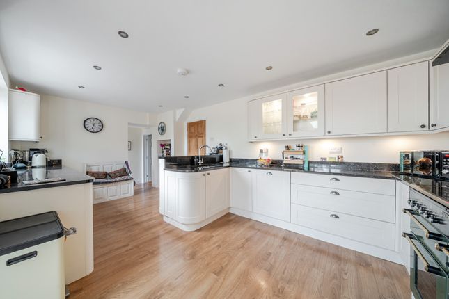 6, Aylward Gardens, Chesham photo 2