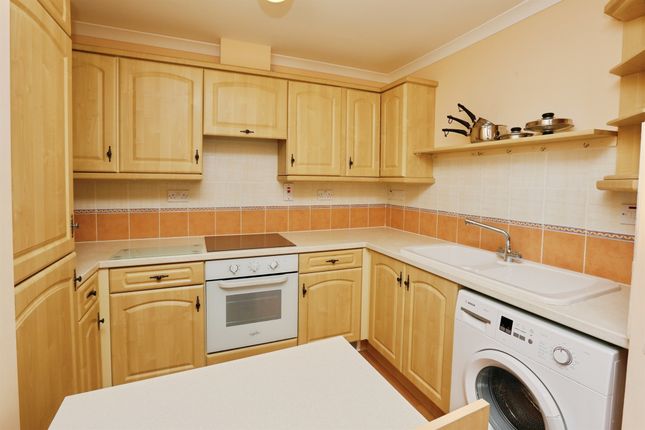 Flat 15, Cray House, 40, Stoke Road, Gosport photo 2