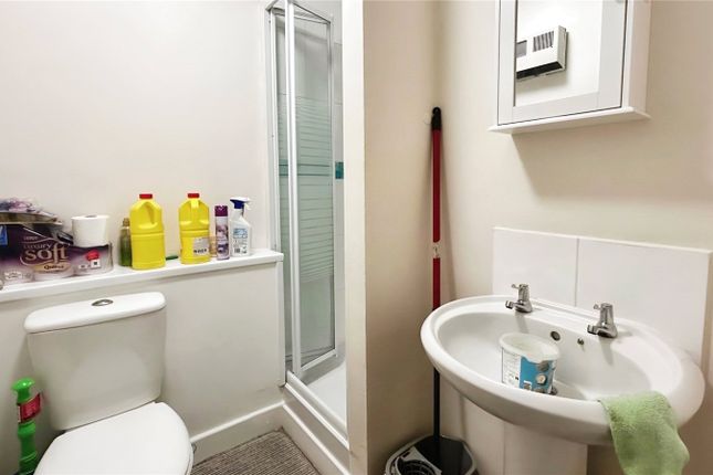 Flat 4, 19, Canada Grove, West Sussex photo 3