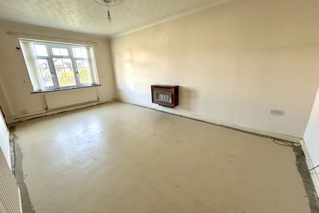 14, Sutton Grange, Somerset photo 2