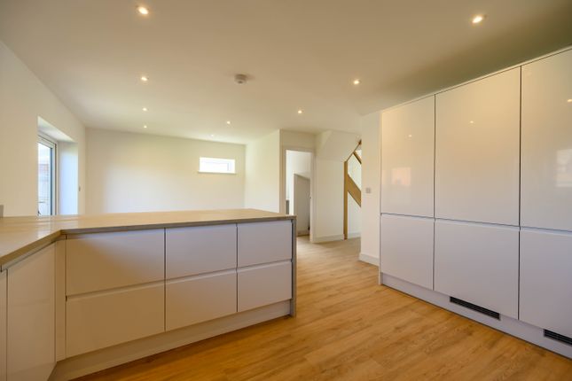 25, Trenton Drive, Nottingham photo 4