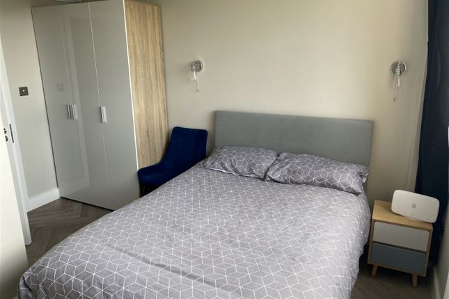 Room to rent in Leigham Court Road, London
