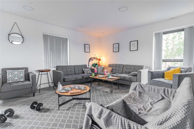 1-bed flat on QED, BIRMINGHAM, £750/mo