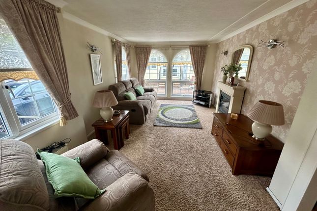 21 The Aspens, Woodbine Close, Waltham Abbey photo 4