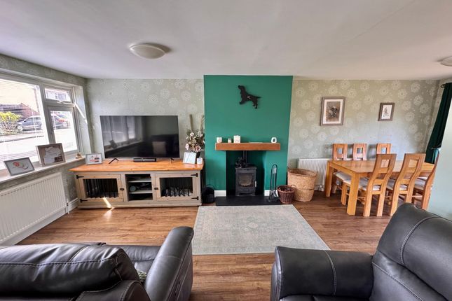 31 Laburnum Avenue, Leicester photo 4