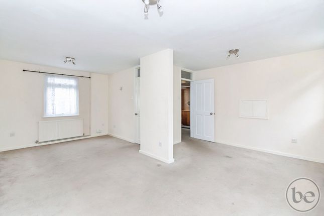 73 Winscombe, Bracknell photo 2