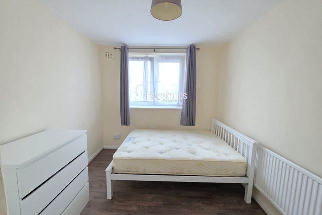 14 Thornaby House (Room 1), Canrobert Street, London photo 3