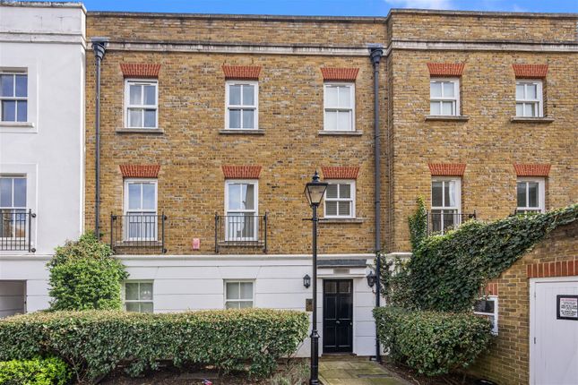 Flat for sale in Byron Mews, London