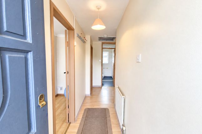 33 Ashcombe, Rochford, Essex photo 3
