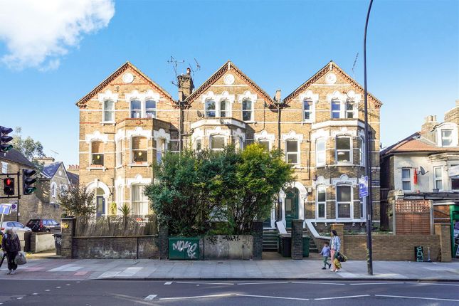 Flat for sale in Loampit Hill, London