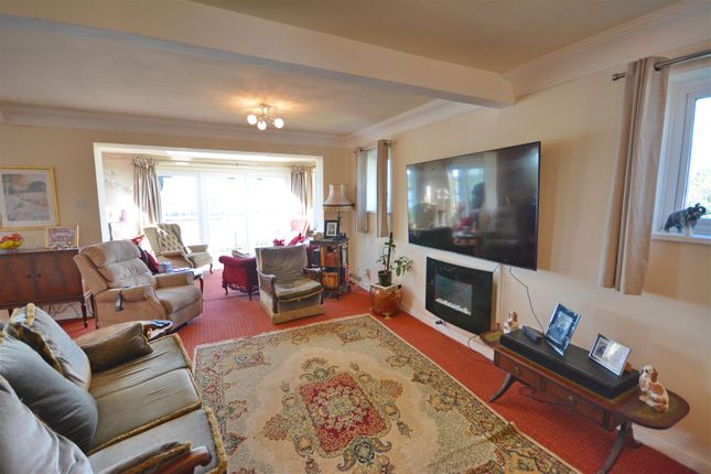 Detached house for sale in Gwylan Uchaf, Y Felinheli