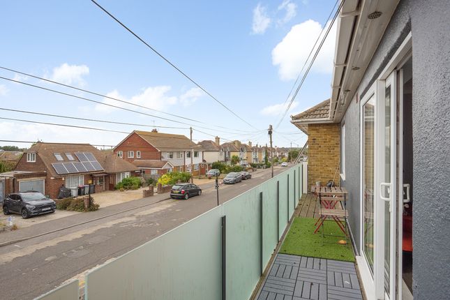 3 Bridgefield Court, Whistable photo 3