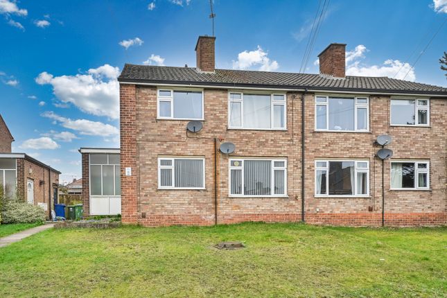 33, Cedar Close, Cannock photo 2
