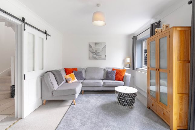 2 Elizabeth Way, Ely photo 3