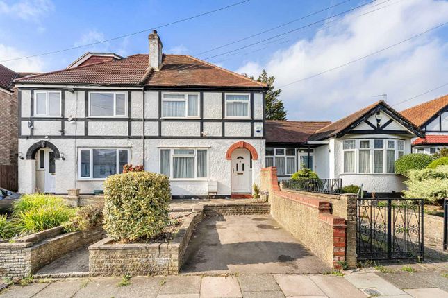 3-bed house on 5, Trent Gardens, London, £2,750/mo