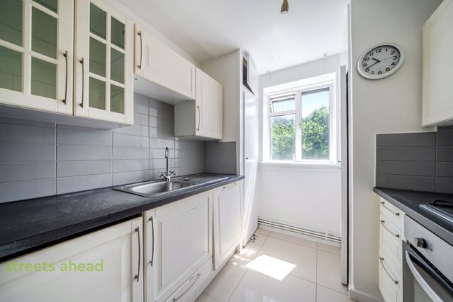 Flat 7 Garraway House,, Kingswood Estate, London photo 4