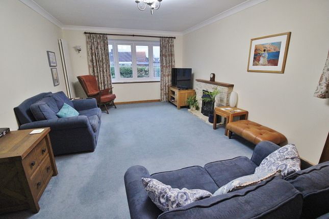 1, Heath Close, Waterlooville photo 3