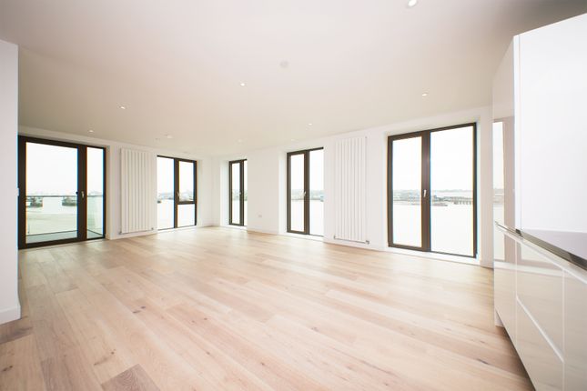 Flat to rent in Kelson House, 10 Schooner Road, Royal Wharf, London