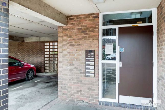 93, Abbeyfield Close, London photo 4