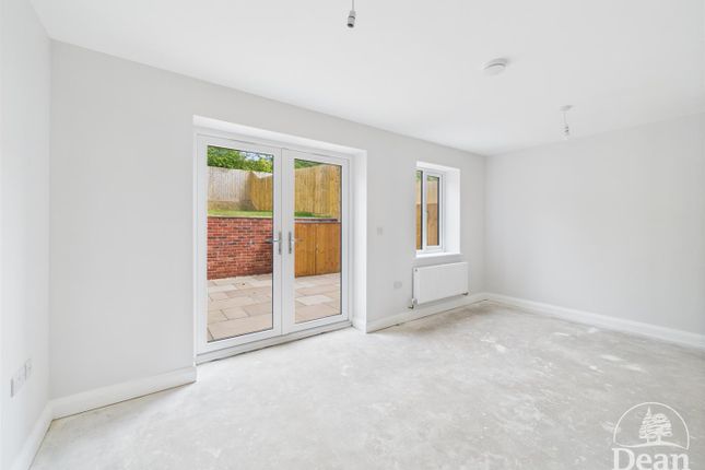 1, School Close, cinderford photo 3