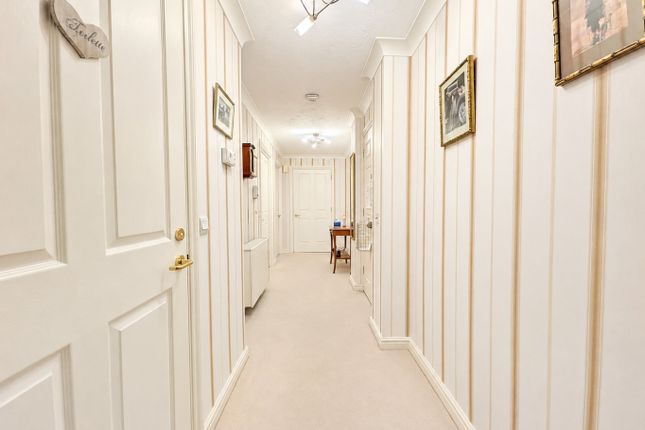 Flat 21, Alston Court, Westcliff-On-Sea photo 4
