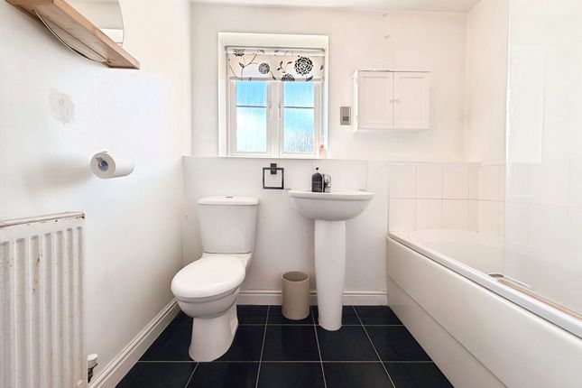 28 Casterbridge Road, Swindon photo 4