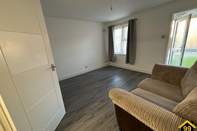 Thumbnail Flat to rent in Abbotswood Way, Hayes
