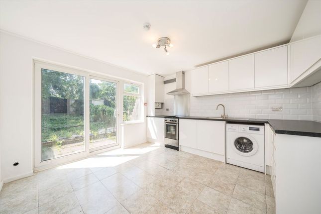 38, Slaithwaite Road, London photo 4