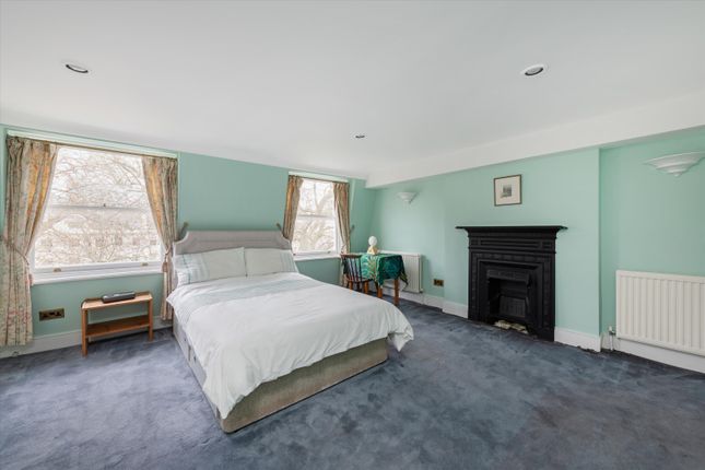 Flat for sale in Hyde Park Square, London W2.