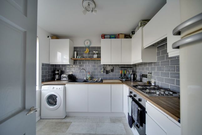 120 Parkers Walk, Newmarket photo 2