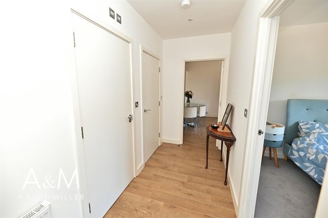 Flat for sale in Fullwell Avenue, Ilford