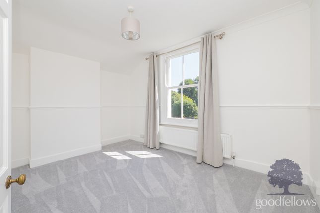 67B,, Onslow Gardens, Wallington photo 5