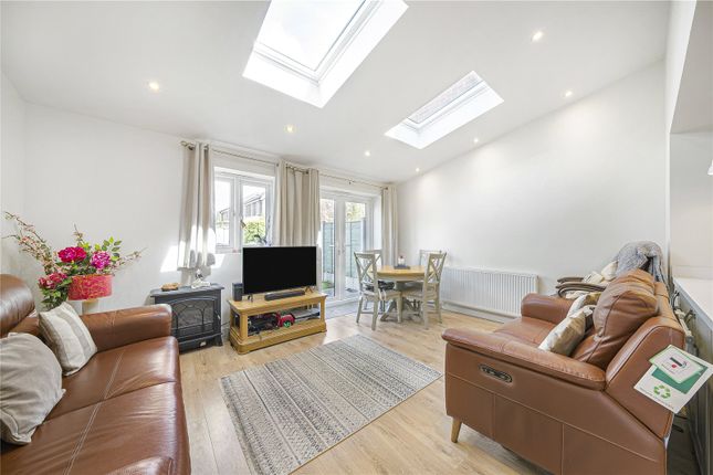 5, St. Margarets Close, Dartford photo 4
