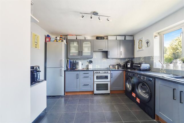 19, Tonbridge Close, Banstead photo 2