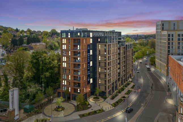 Thumbnail Flat for sale in Marketfield Way, Redhill