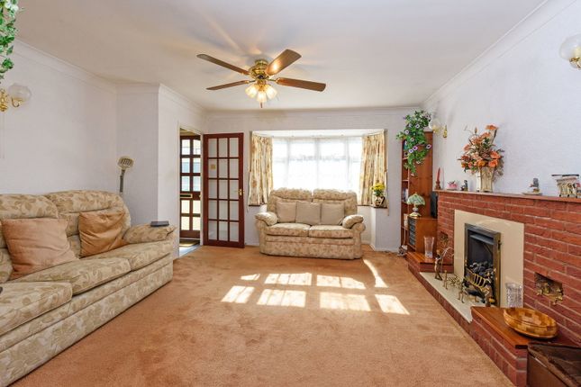 15, Edale Close, Kingswinford photo 2