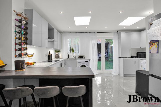 232, Deansbrook Road, Edgware photo 3