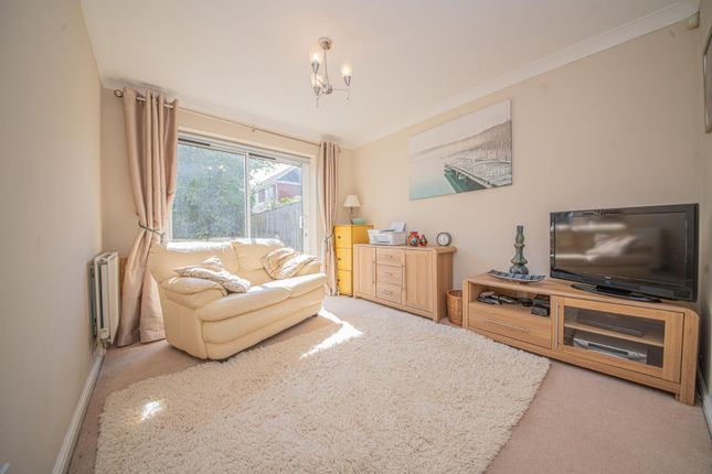2, Blackberry Drive, Eastleigh photo 4