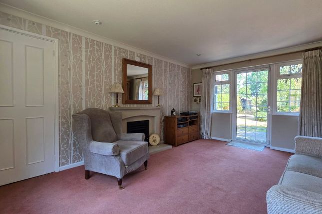 5, Woodroyd Avenue, Surrey photo 2