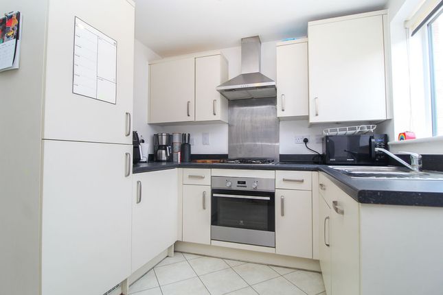2, Crisp Meadows, Bedford photo 4