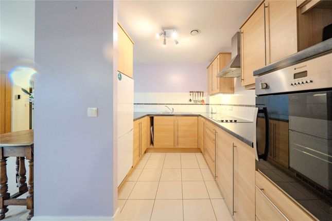 24, Thackrah Court, Leeds photo 3
