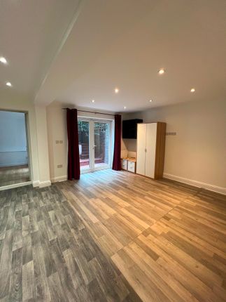 22a Mutrix Road, London photo 3